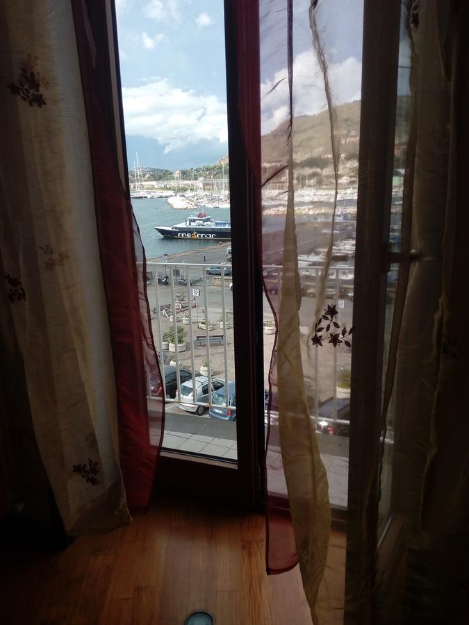 Aria Di Mare Dimorra Bed and Breakfast Pozzuoli Exteriör bild