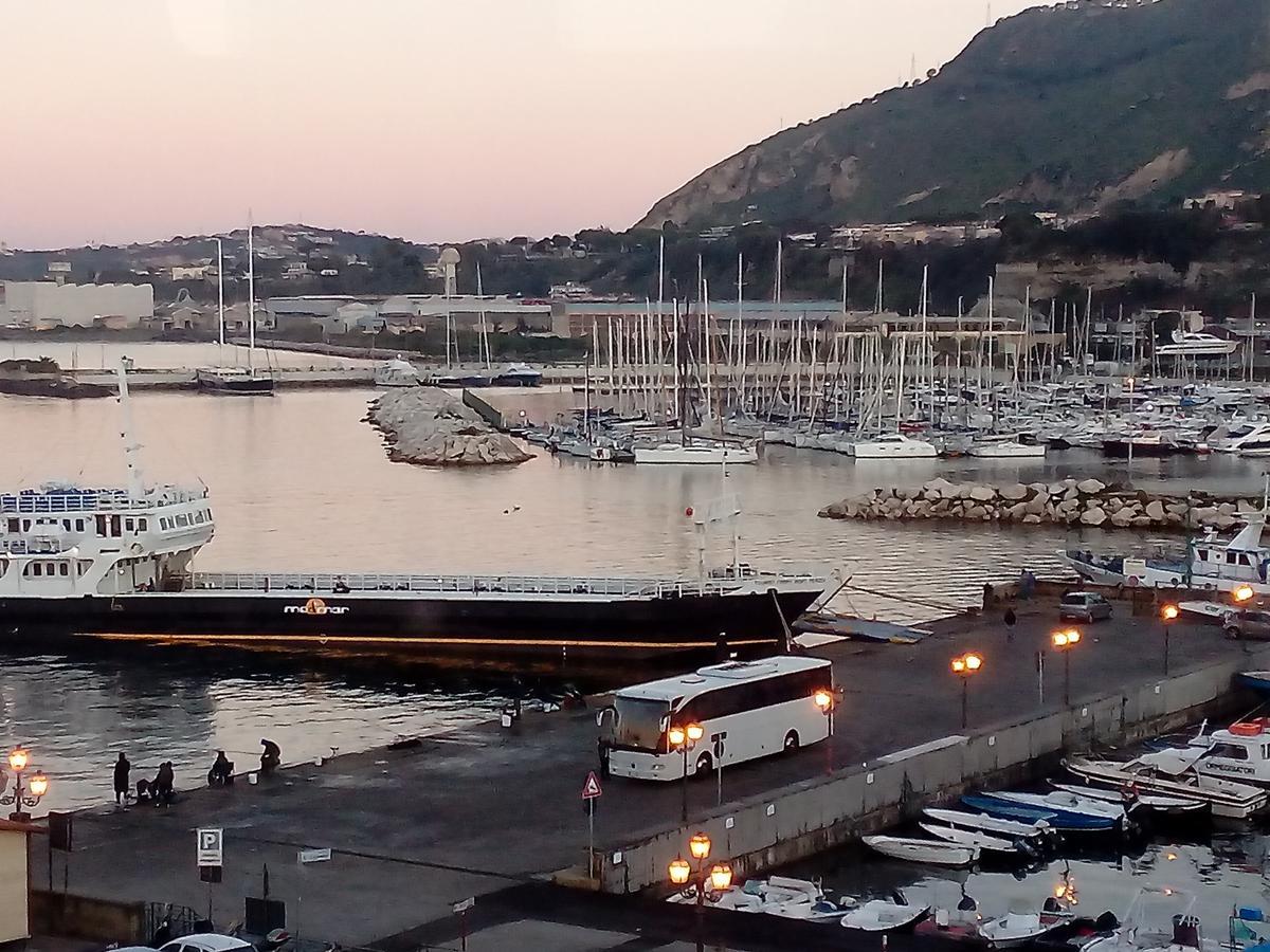 Aria Di Mare Dimorra Bed and Breakfast Pozzuoli Exteriör bild